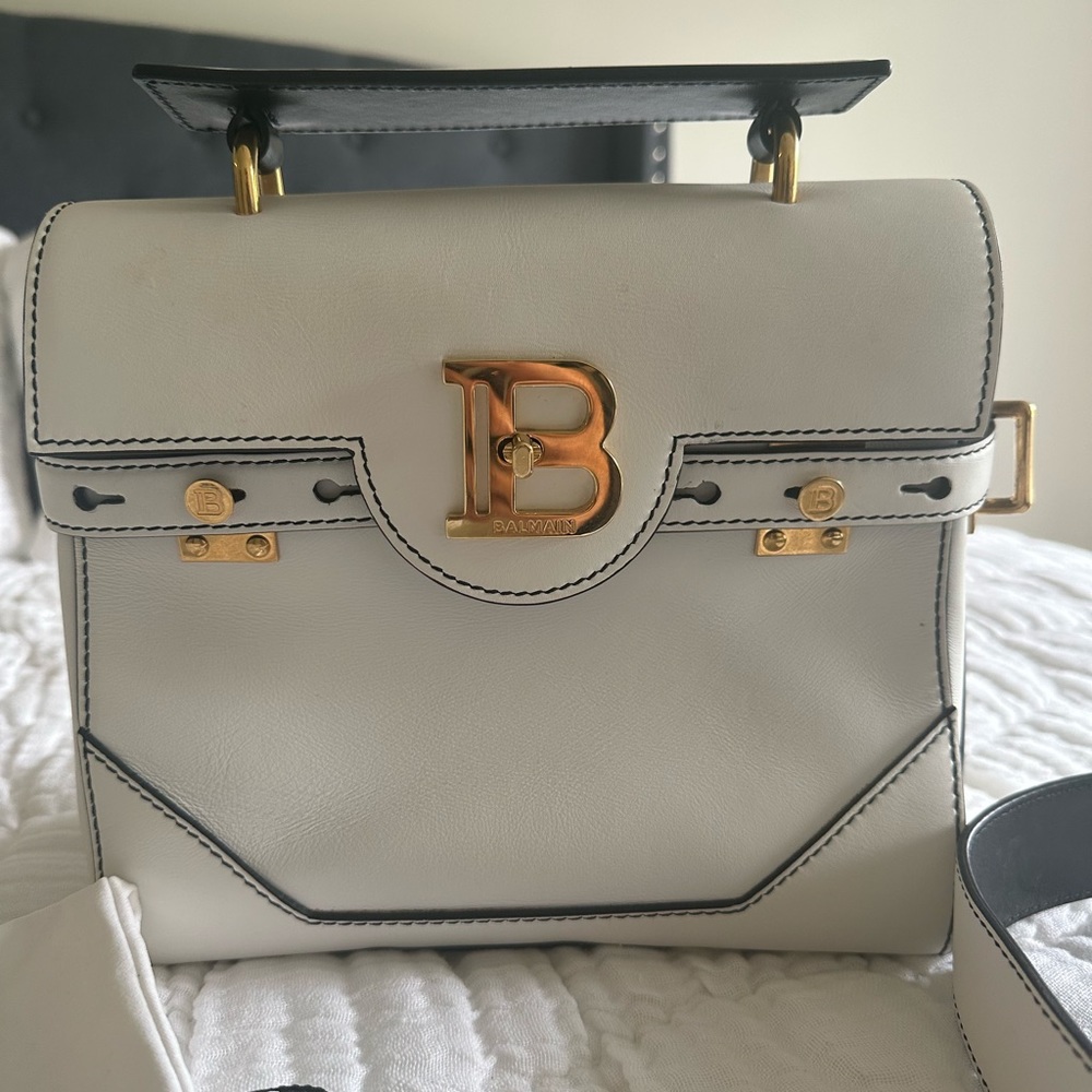 Balmain, white leather off shoulder or Crossbody bag.
